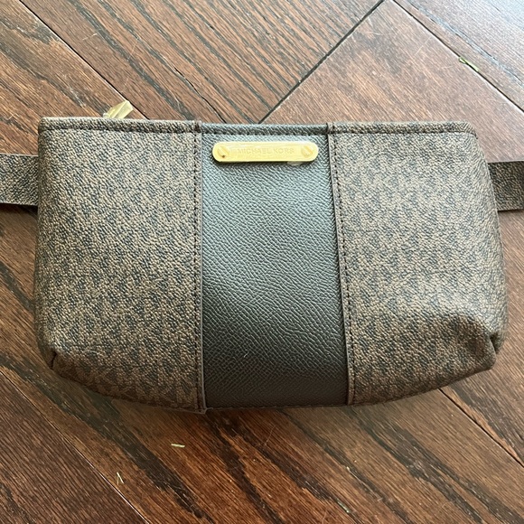 Michael Kors Belt Bag / Fanny Pack - Picture 2 of 9